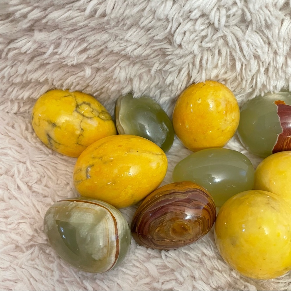 Set of 12 different sizes and types alabaster eggs - Picture 5 of 12